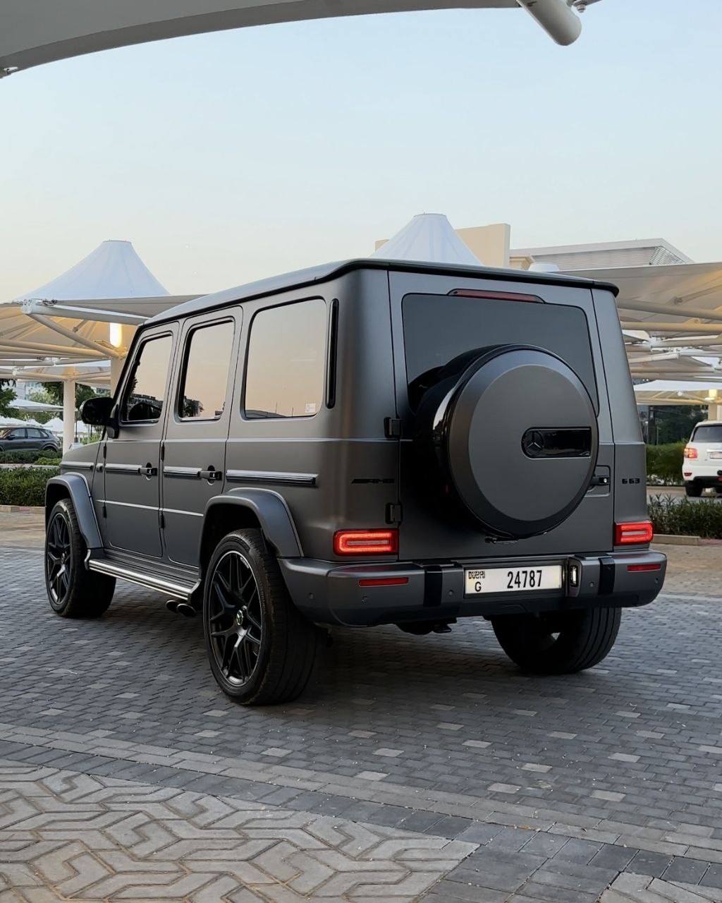 Mercedes-AMG G63 (Silver)